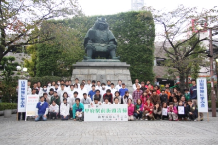 甲府駅街頭清掃